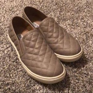 Steve Madden taupe slip-on